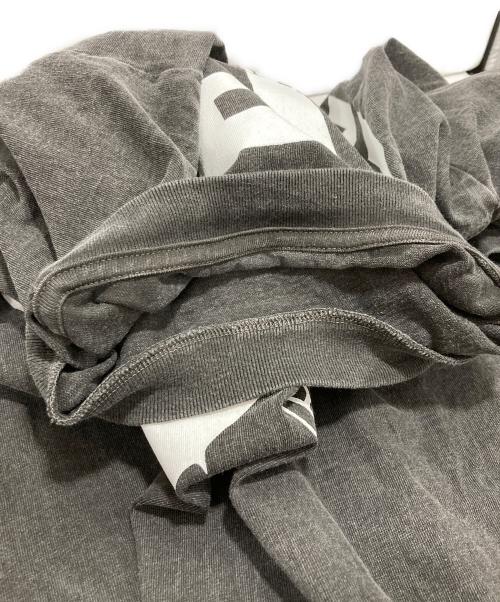 EMOTIONALLY  UNAVAILABLE（エモーショナリー アンアベイラブル）EMOTIONALLY  UNAVAILABLE (エモーショナリー アンアベイラブル) A BATHING APE (ア ベイシング エイプ) APE HEAD TEE グレー サイズ:Mの古着・服飾アイテム