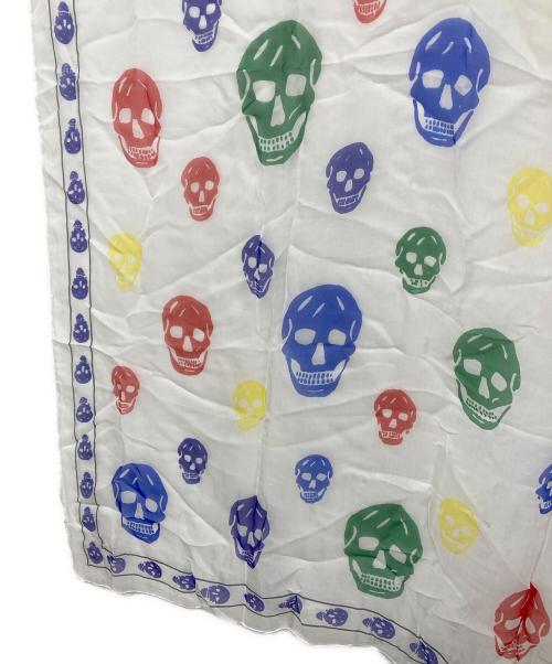 ALEXANDER McQUEEN（アレキサンダーマックイーン）ALEXANDER McQUEEN (アレキサンダーマックイーン) スカーフ ホワイトの古着・服飾アイテム