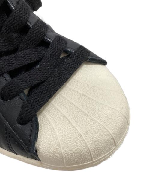 adidas（アディダス）adidas (アディダス) スニーカー ブラック サイズ:27の古着・服飾アイテム