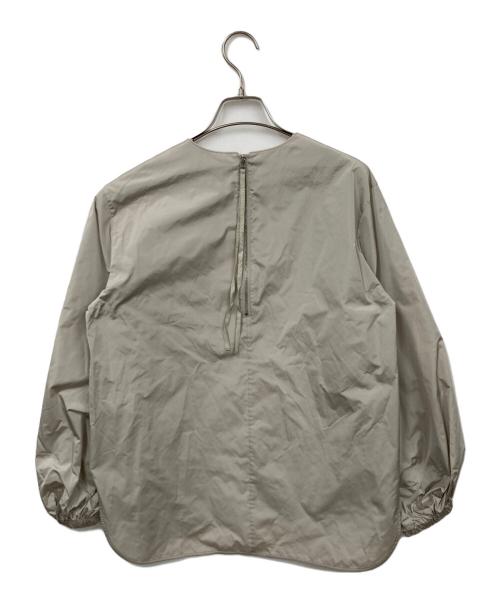 ebure（エブール）ebure (エブール) マイクロタフタブラウス ベージュ サイズ:38 未使用品の古着・服飾アイテム