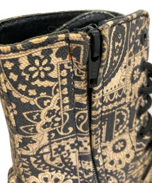 Dr.Martens（ドクターマーチン）Dr.Martens (ドクターマーチン) Y's (ワイズ) ペイズリー9ホールブーツ ベージュ サイズ:UK4の古着・服飾アイテム