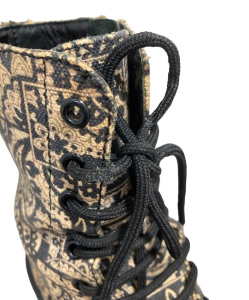 Dr.Martens（ドクターマーチン）Dr.Martens (ドクターマーチン) Y's (ワイズ) ペイズリー9ホールブーツ ベージュ サイズ:UK4の古着・服飾アイテム