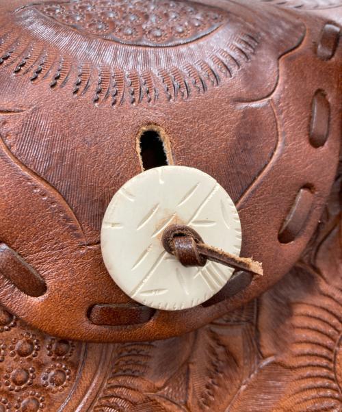 Carving Tribes（カービングトライブス）CARVING TRIBES (カービングトライブス) バッグ ブラウンの古着・服飾アイテム