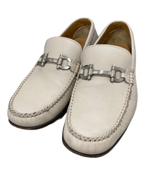 Salvatore Ferragamo（サルヴァトーレ フェラガモ）Salvatore Ferragamo (サルヴァトーレ フェラガモ) ローファー ベージュ サイズ:8の古着・服飾アイテム