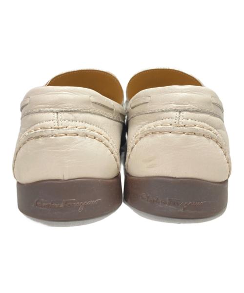 Salvatore Ferragamo（サルヴァトーレ フェラガモ）Salvatore Ferragamo (サルヴァトーレ フェラガモ) ローファー ベージュ サイズ:8の古着・服飾アイテム