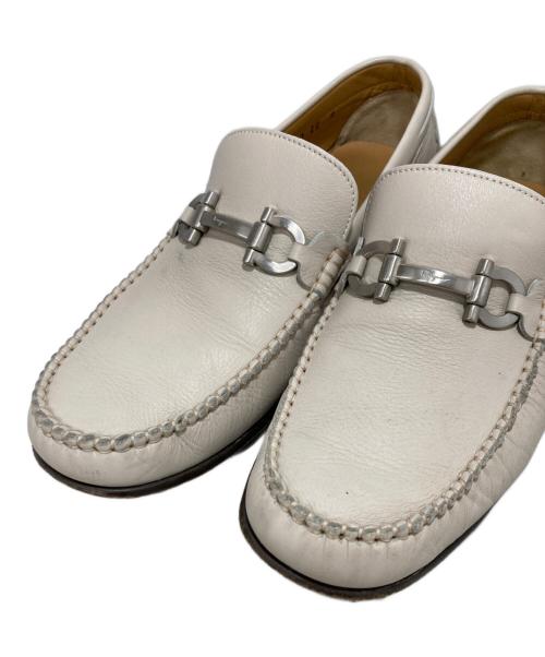 Salvatore Ferragamo（サルヴァトーレ フェラガモ）Salvatore Ferragamo (サルヴァトーレ フェラガモ) ローファー ベージュ サイズ:8の古着・服飾アイテム