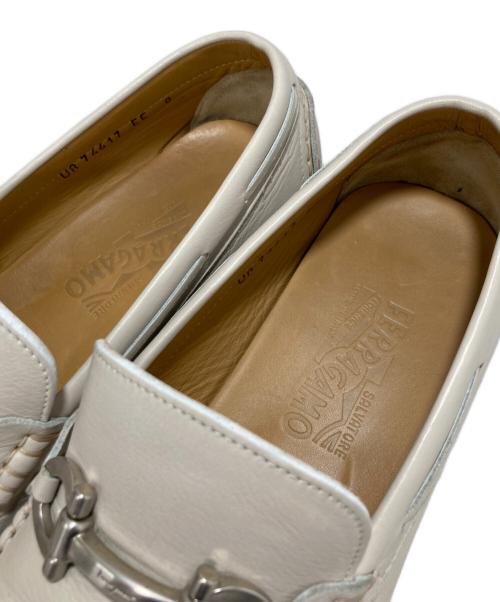 Salvatore Ferragamo（サルヴァトーレ フェラガモ）Salvatore Ferragamo (サルヴァトーレ フェラガモ) ローファー ベージュ サイズ:8の古着・服飾アイテム