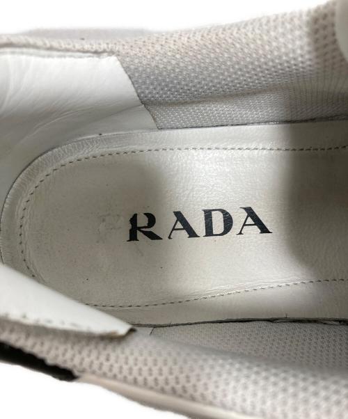 PRADA（プラダ）PRADA (プラダ) ローカットスニーカー ホワイト サイズ:6　1/2の古着・服飾アイテム