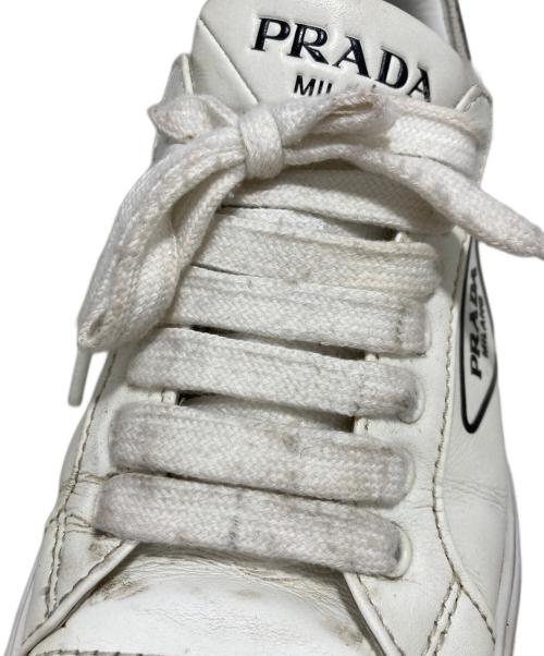PRADA（プラダ）PRADA (プラダ) ローカットスニーカー ホワイト サイズ:6　1/2の古着・服飾アイテム