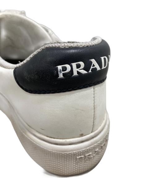 PRADA（プラダ）PRADA (プラダ) ローカットスニーカー ホワイト サイズ:6　1/2の古着・服飾アイテム