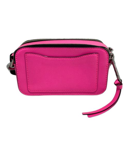MARC JACOBS（マークジェイコブス）MARC JACOBS (マークジェイコブス) スナップショット ショルダーバッグ ショッキングピンクの古着・服飾アイテム