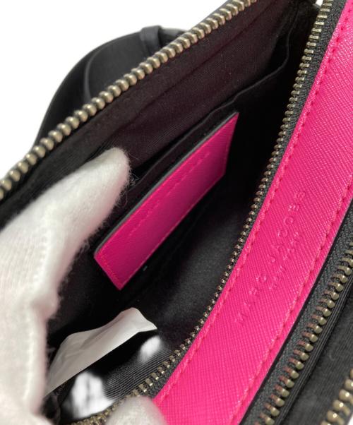 MARC JACOBS（マークジェイコブス）MARC JACOBS (マークジェイコブス) スナップショット ショルダーバッグ ショッキングピンクの古着・服飾アイテム