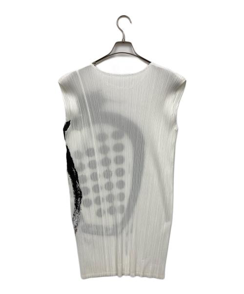 IKKO TANAKA ISSEY MIYAKE（イッコウタナカイッセイミヤケ）IKKO TANAKA ISSEY MIYAKE (イッコウタナカイッセイミヤケ) ノースリーブワンピース ホワイト サイズ:3の古着・服飾アイテム