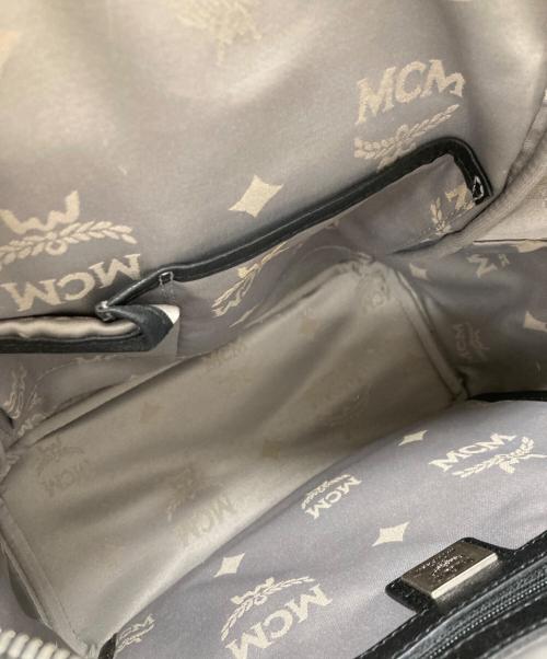 MCM（エムシーエム）MCM (エムシーエム) スタッズリュック ホワイトの古着・服飾アイテム
