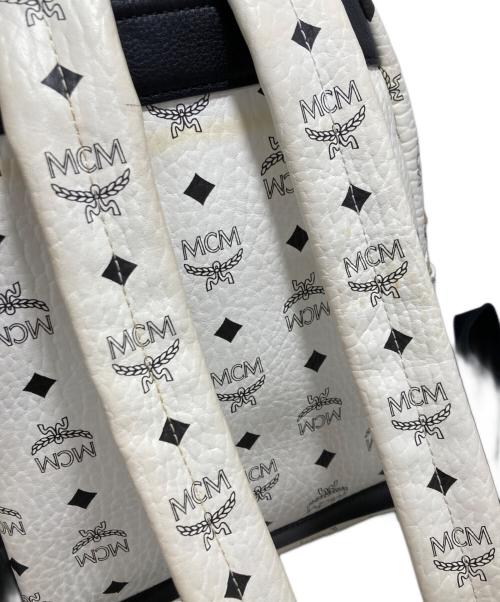 MCM（エムシーエム）MCM (エムシーエム) スタッズリュック ホワイトの古着・服飾アイテム