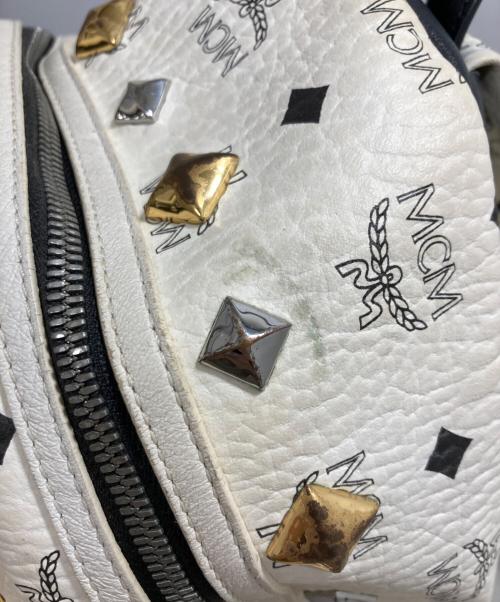 MCM（エムシーエム）MCM (エムシーエム) スタッズリュック ホワイトの古着・服飾アイテム
