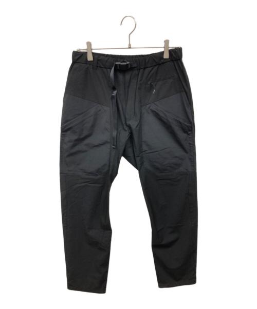 WHITE MOUNTAINEERING（ホワイトマウンテ二アニング）WHITE MOUNTAINEERING (ホワイトマウンテ二アニング) 別注 STRETCHED HYBRID TAPERED CARGO PANTS ブラック サイズ:1の古着・服飾アイテム