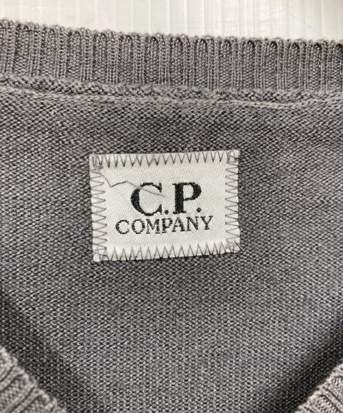 C.P COMPANY（シーピーカンパニー）C.P COMPANY (シーピーカンパニー) Vネックニット グレー サイズ:44の古着・服飾アイテム