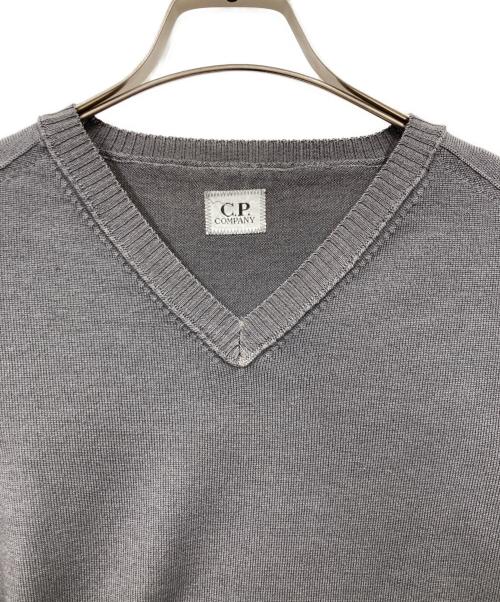 C.P COMPANY（シーピーカンパニー）C.P COMPANY (シーピーカンパニー) Vネックニット グレー サイズ:44の古着・服飾アイテム