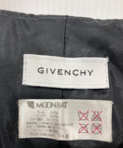GIVENCHY（ジバンシィ）GIVENCHY (ジバンシィ) ファー付きポンチョ グレー サイズ:不明の古着・服飾アイテム