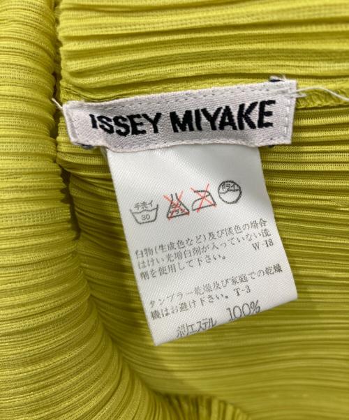 ISSEY MIYAKE（イッセイミヤケ）ISSEY MIYAKE (イッセイミヤケ) プリーツノースリーブブラウス イエロー サイズ:Mの古着・服飾アイテム