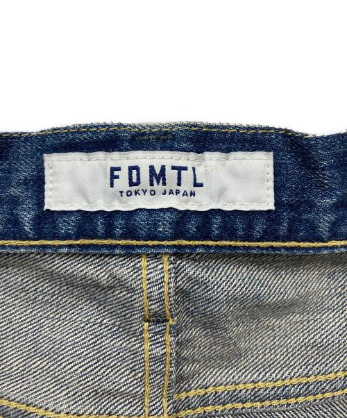 FDMTL（ファンダメンタル）FDMTL (ファンダメンタル) ダメージ加工デニムパンツ ブルー サイズ:W30の古着・服飾アイテム