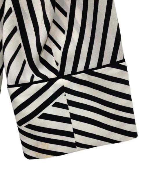 ADORE（アドーア）ADORE (アドーア) オプティカルプリントブラウス ブラック サイズ:38の古着・服飾アイテム