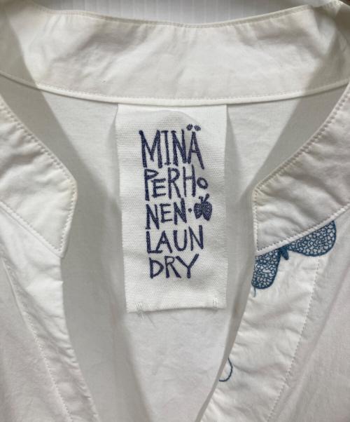 mina perhonen（ミナ ペルホネン）mina perhonen (ミナ ペルホネン) CHOUCHO 蝶刺繍シャツワンピース ホワイト サイズ:SIZE 38の古着・服飾アイテム