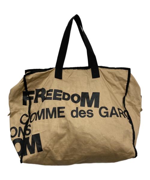 COMME des GARCONS（コムデギャルソン）COMME des GARCONS (コムデギャルソン) ロゴプリントホリデーシーズンメッセージバッグ ベージュの古着・服飾アイテム