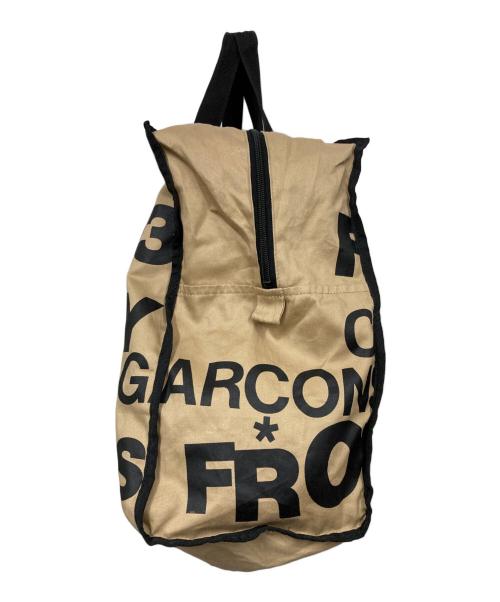 COMME des GARCONS（コムデギャルソン）COMME des GARCONS (コムデギャルソン) ロゴプリントホリデーシーズンメッセージバッグ ベージュの古着・服飾アイテム