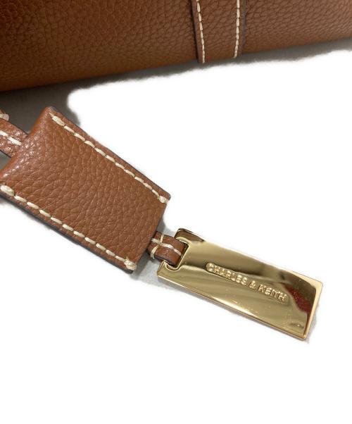 CHARLES & KEITH（チャールズアンドキース）CHARLES & KEITH (チャールズアンドキース) チャンス ボウリングバッグ ブラウンの古着・服飾アイテム