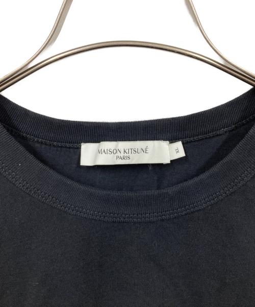 maison kitsune（メゾンキツネ）MAISON KITSUNE (メゾンキツネ) チラックスロゴ Tシャツ ブラック サイズ:XLの古着・服飾アイテム