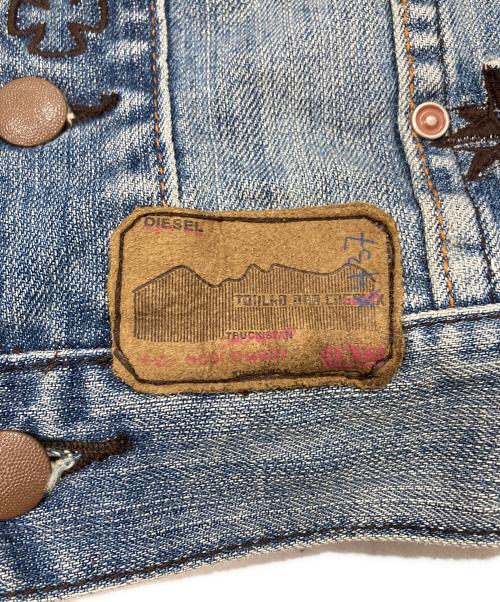 DIESEL（ディーゼル）DIESEL (ディーゼル) 刺繍デニムジャケット インディゴ サイズ:Mの古着・服飾アイテム