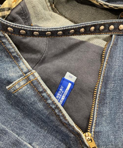 BURBERRY BLUE LABEL（バーバリー ブルー レーベル）BURBERRY BLUE LABEL (バーバリー ブルー レーベル) スタッズベルトデニムスカート インディゴ サイズ:38の古着・服飾アイテム