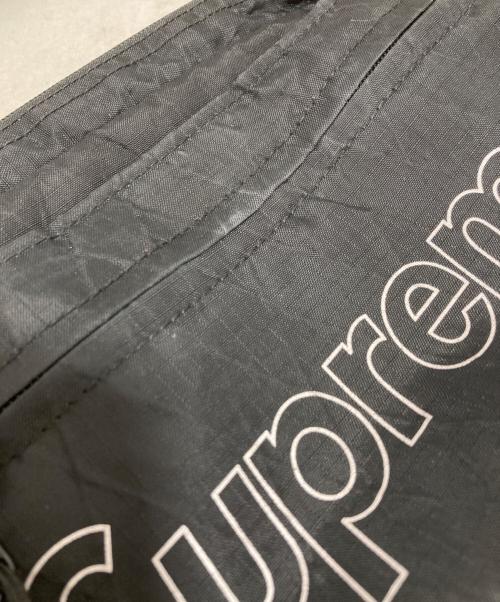 SUPREME（シュプリーム）Supreme (シュプリーム) ロゴプリントショルダーバック ブラックの古着・服飾アイテム