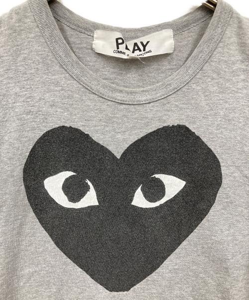 PLAY COMME des GARCONS（プレイコムデギャルソン）PLAY COMME des GARCONS (プレイコムデギャルソン) ハートデザインTシャツ グレー サイズ:Mの古着・服飾アイテム