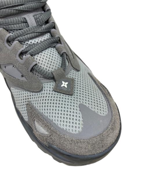 LOUIS VUITTON（ルイ ヴィトン）LOUIS VUITTON (ルイ ヴィトン) タティック ランナー スニーカー グレー サイズ:6.5の古着・服飾アイテム