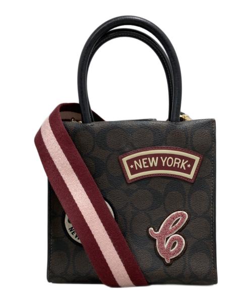 COACH（コーチ）COACH (コーチ) ミニ キャリー クロスボディ・シグネチャー キャンバス・スキー パッチ ブラウンの古着・服飾アイテム
