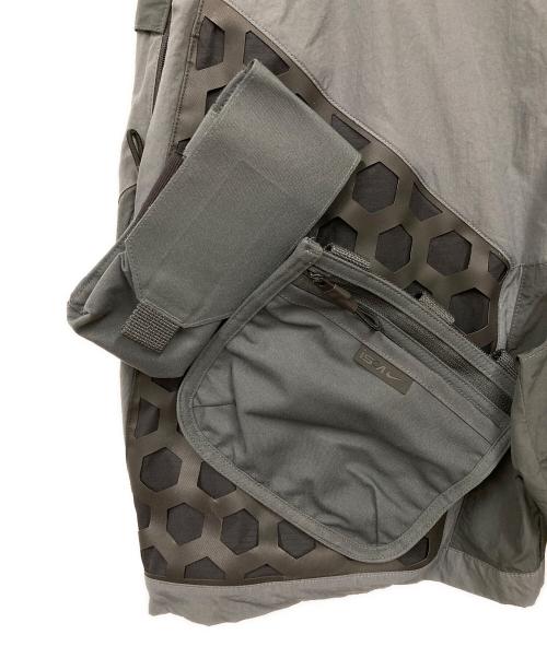 NIKE（ナイキ）NIKE (ナイキ) ISPA ショートパンツ グレー サイズ:Mの古着・服飾アイテム