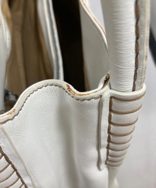 TOD'S（トッズ）TOD'S (トッズ) ワンショルダーバッグ ホワイトの古着・服飾アイテム