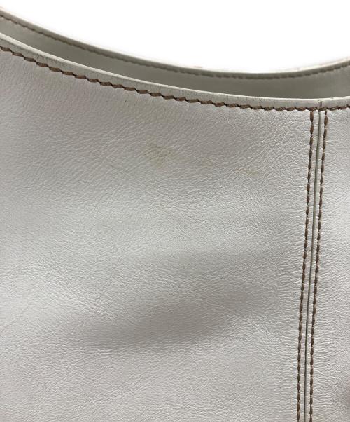 TOD'S（トッズ）TOD'S (トッズ) ワンショルダーバッグ ホワイトの古着・服飾アイテム