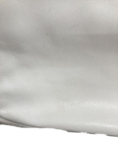 TOD'S（トッズ）TOD'S (トッズ) ワンショルダーバッグ ホワイトの古着・服飾アイテム