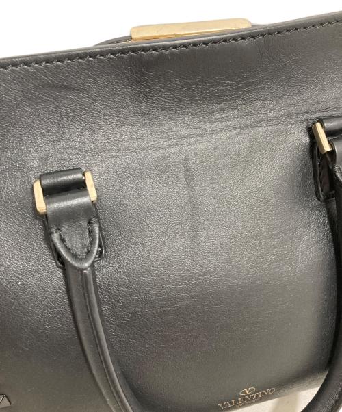 VALENTINO（ヴァレンティノ）VALENTINO (ヴァレンティノ) ロックスタッズ スモール ダブルハンドル トートバッグ ホワイト×ブラックの古着・服飾アイテム