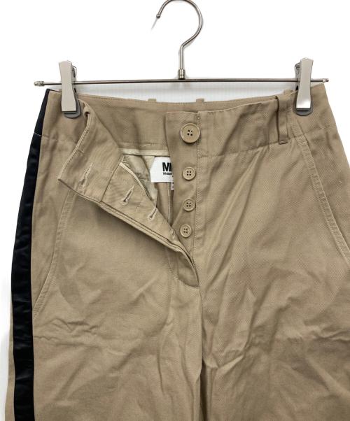 MM6 Maison Margiela（エムエムシックスメゾンマルジェラ）MM6 Maison Margiela (エムエムシックスメゾンマルジェラ) サイドラインチノパンツ ベージュ サイズ:36の古着・服飾アイテム