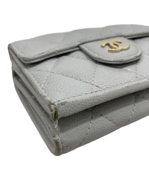 CHANEL（シャネル）CHANEL (シャネル) クラシックスモール フラップウォレット ライトグレーの古着・服飾アイテム