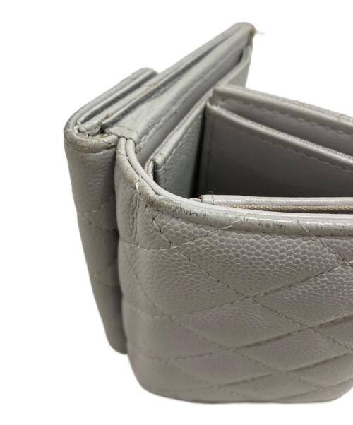 CHANEL（シャネル）CHANEL (シャネル) クラシックスモール フラップウォレット ライトグレーの古着・服飾アイテム