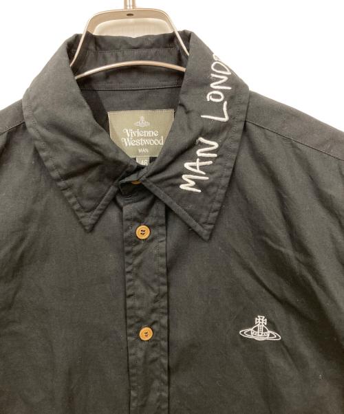 Vivienne Westwood man（ヴィヴィアン ウェストウッド マン）Vivienne Westwood man (ヴィヴィアン ウェストウッド マン) エンブロイダリー クラシックシャツ ブラック サイズ:46の古着・服飾アイテム