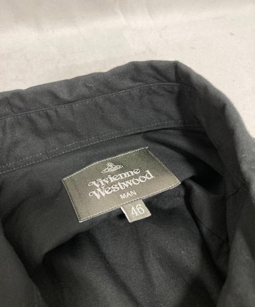 Vivienne Westwood man（ヴィヴィアン ウェストウッド マン）Vivienne Westwood man (ヴィヴィアン ウェストウッド マン) エンブロイダリー クラシックシャツ ブラック サイズ:46の古着・服飾アイテム