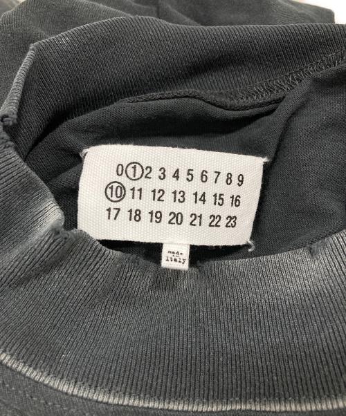 Maison Margiela（メゾンマルジェラ）Maison Margiela (メゾンマルジェラ) グラフィティロゴT グレー サイズ:Lの古着・服飾アイテム