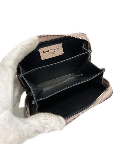 Acne studios（アクネ ストゥディオズ）Acne studios (アクネ ストゥディオズ) クラック レザーカードケース ピンクの古着・服飾アイテム